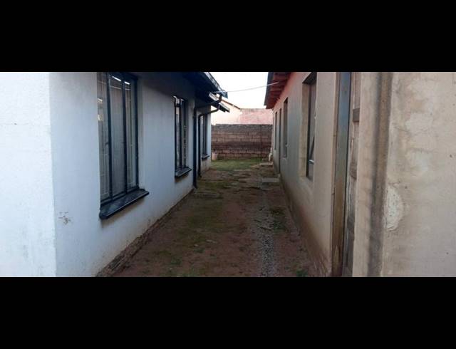 3 BEDROOM HOUSE FOR SALE IN PROTEA GLEN